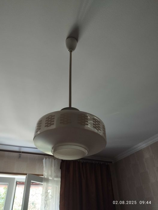 Продаются люстры