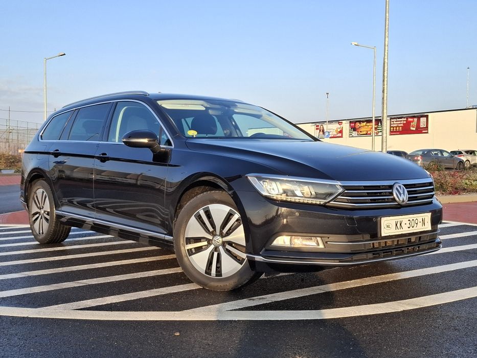 Volkswagen Passat B8 150 cp 6+1 trepte Full LED Navigatie Front assist