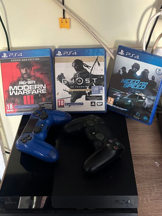 PS4 și volan cu pedale