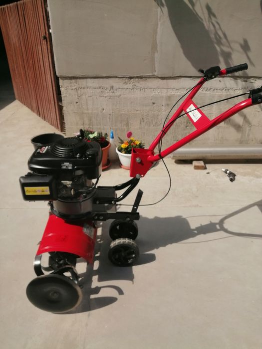 Motosapa  honda gcv  160   Aratrum  made în  ungaria  puțin folosita