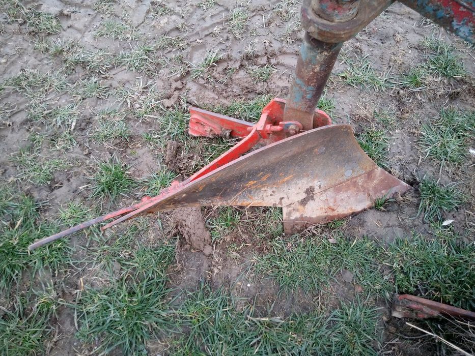 Vând plug aproape nou 3+1