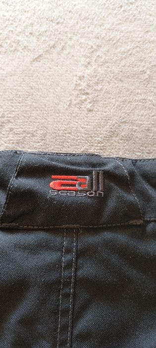 Vând costum moto