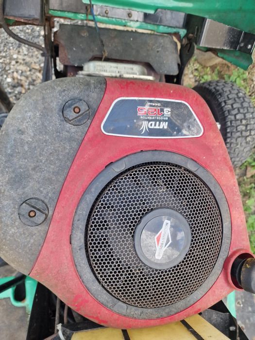 Tractoras gazon Briggs Stratton
