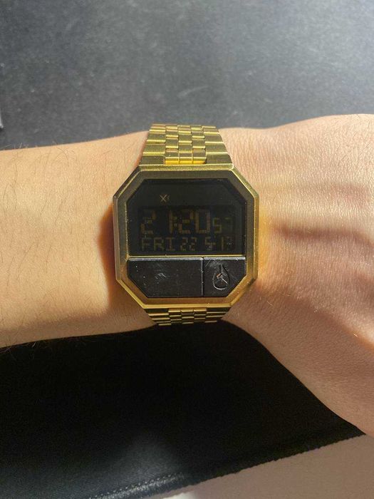 Продам часы Nixon The Re-Run