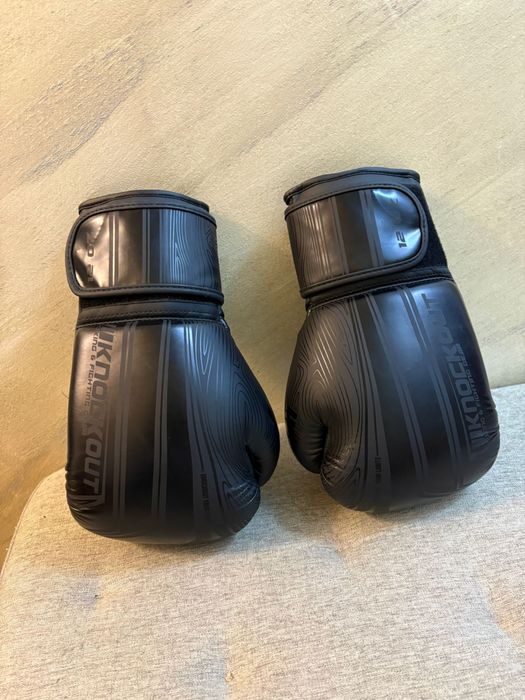 Vand tibiere si manusi