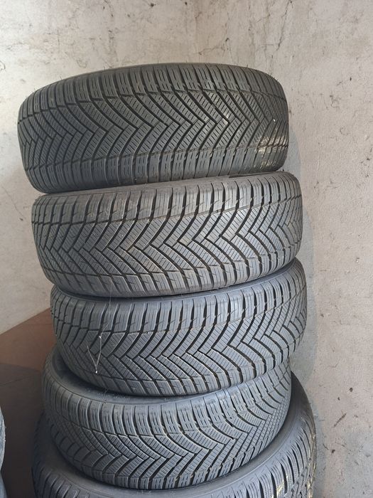 Vând patru cauciucuri allseason