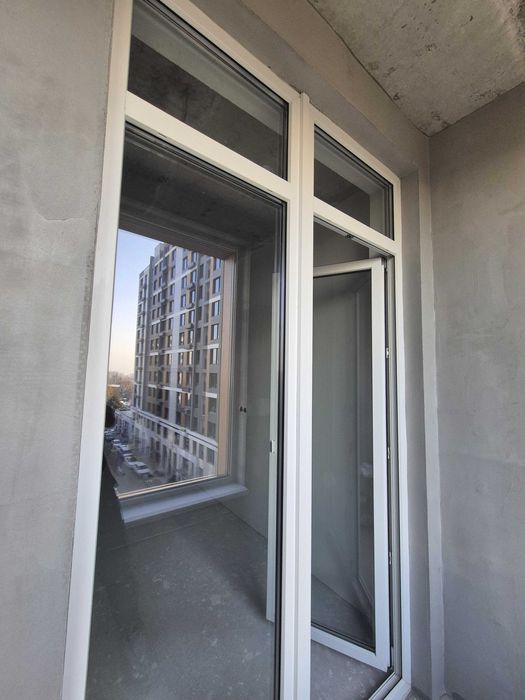 витражное окно и дверь Rehau с 3 стеклопакетом