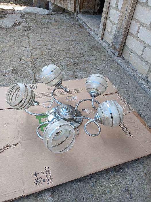 Продаются люстры