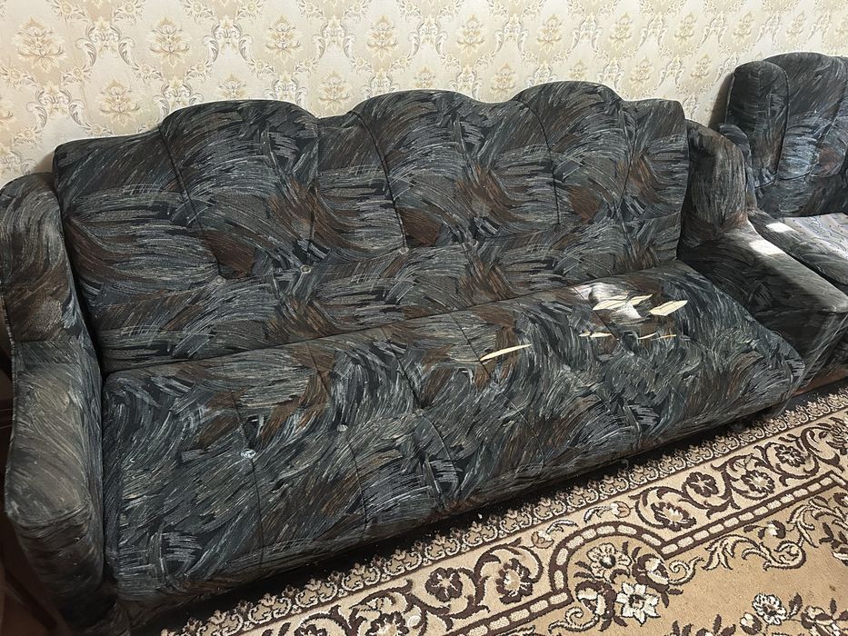 Продам диван, 2 кресла, 2 пуфика