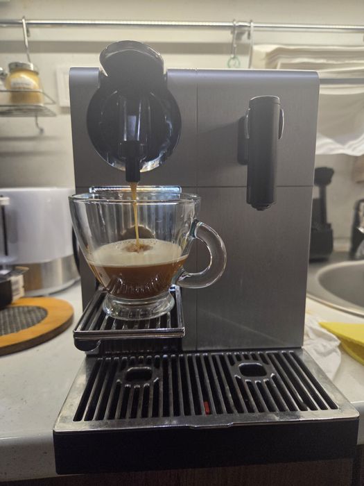 Кафе машина  с капсули Delonghi