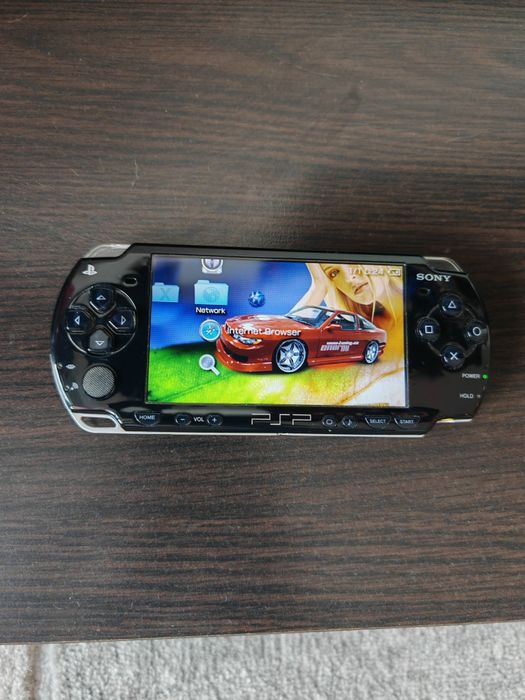 PSP 2000  конзола