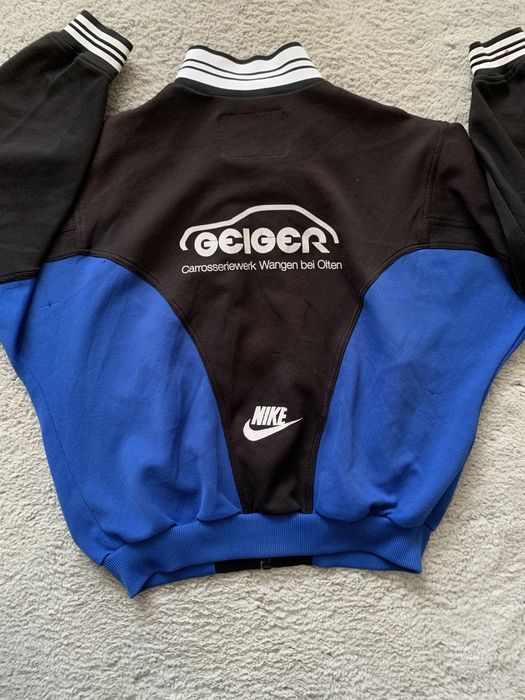 geaca Nike.