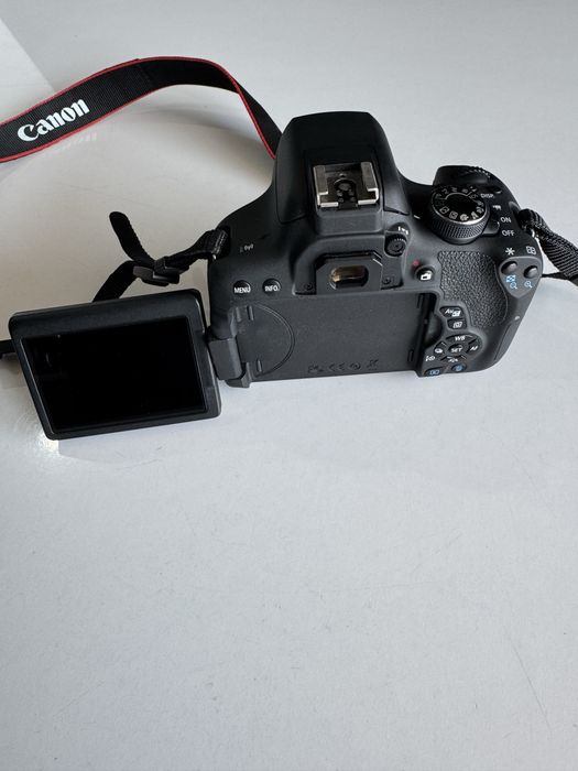 Canon 750 D пълен комплект