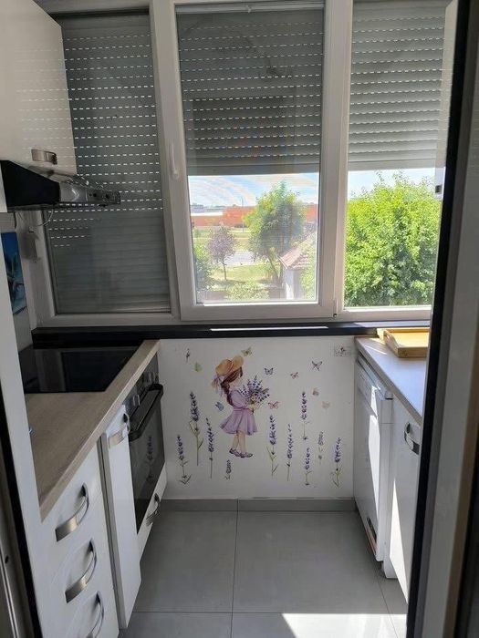Inchiriez apartament