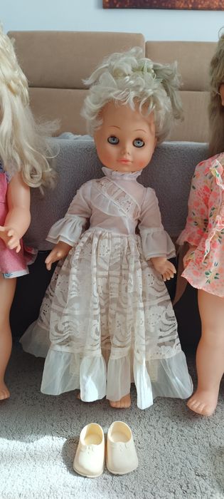 Vând păpuși vechi de 40 ani