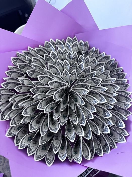 Денежный букет из долларов