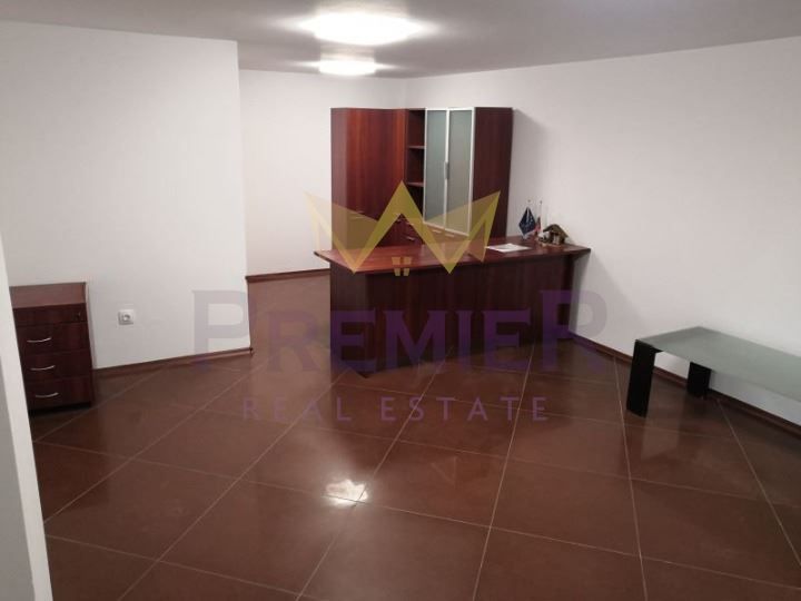 Дава се под наем Офис в Варна, Левски - 39 кв.м за 229.5 € - Снимка #1