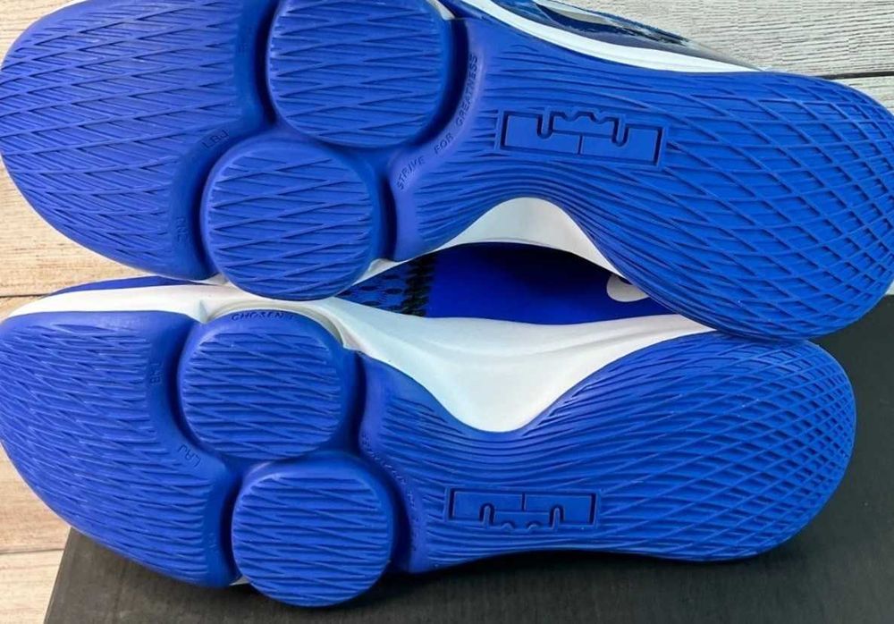 Баскетболни маратонки Nike LeBron Witness 5