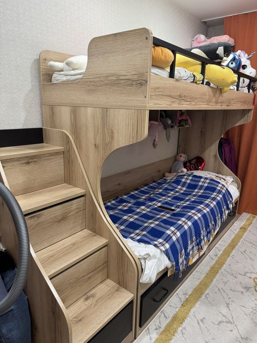 Продам 2х ярусную кровать