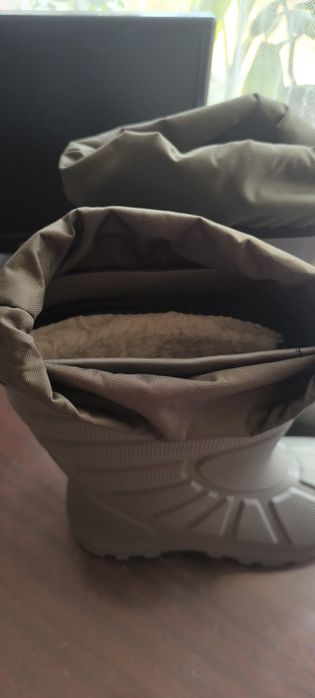 Продаются резиновые сапоги