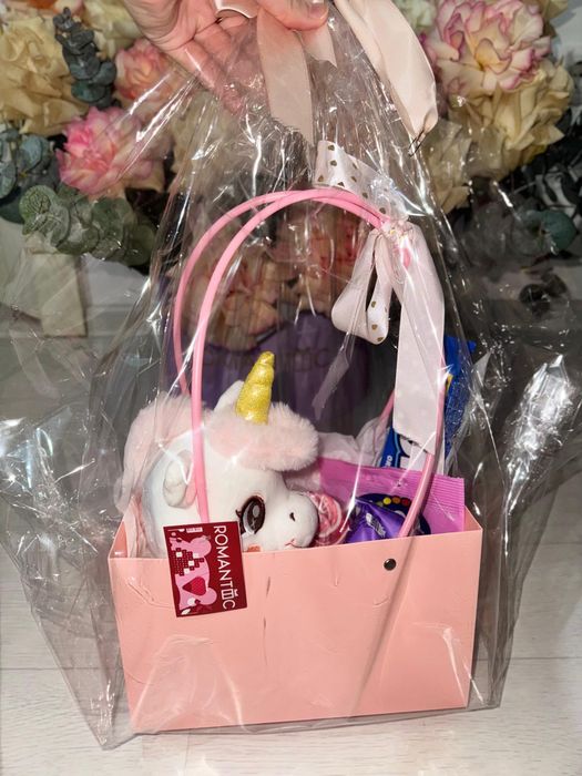 Букет Цветы Новый С Подарками ROMANTIC