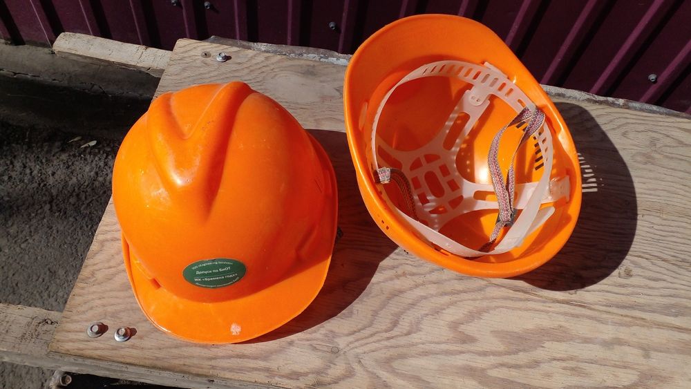 Продам каски Б/У