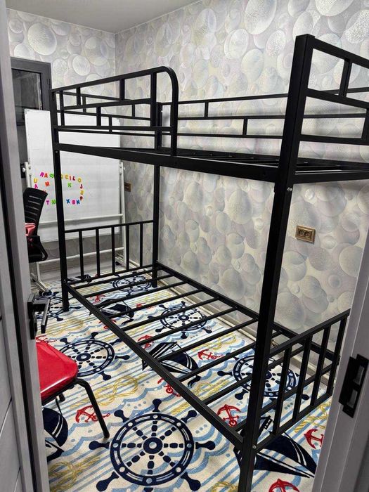 Двухъярусная металлическая кровать детская в отличном состоянии