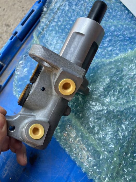 Vand pompa centrala frana Audi A4 B8