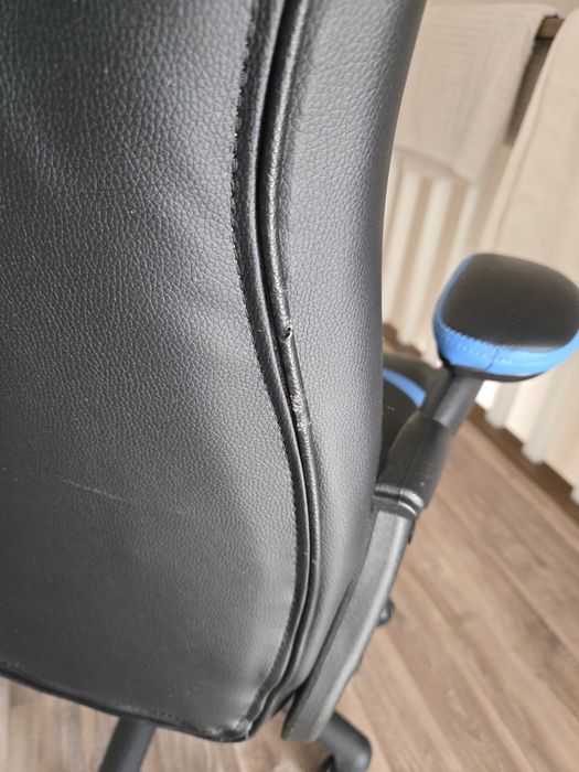 Vând birou si scaun gaming