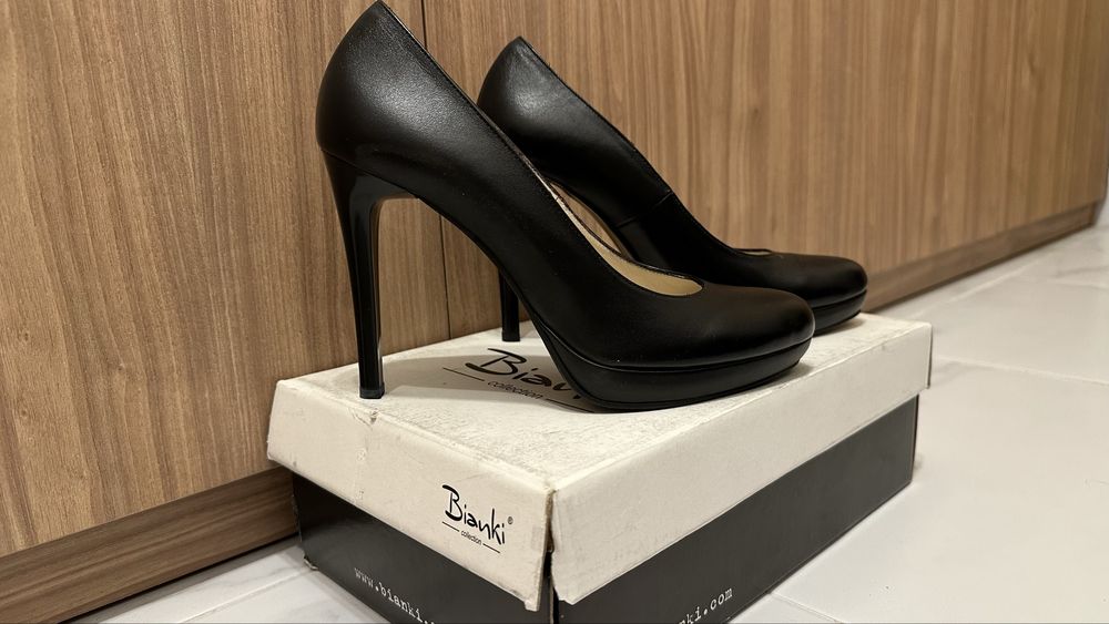 Елегантни обувки на висок ток, естествена кожа