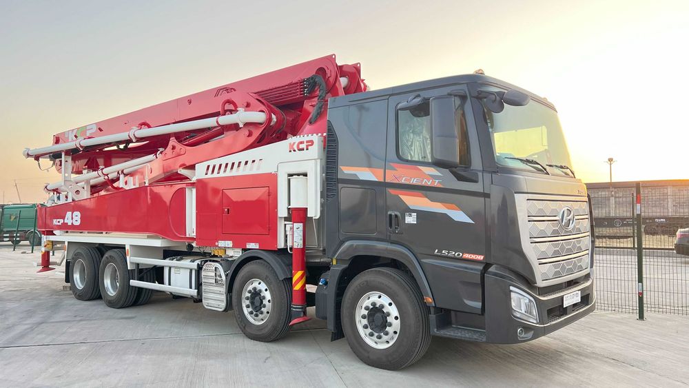 Автобетононасос KCP48ZX170 (48) на HYUNDAI XCIENT (сборка в Корее)
