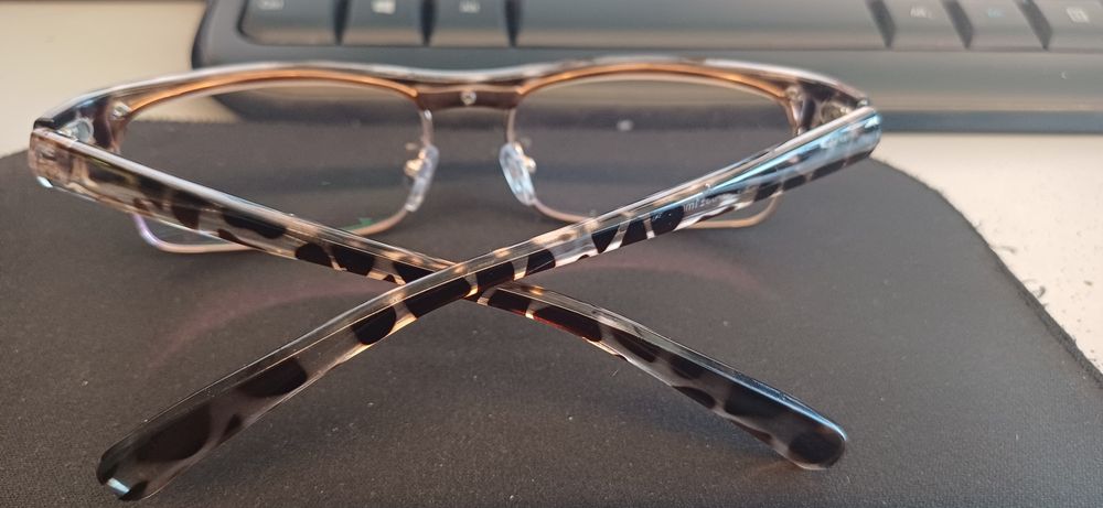 Ochelari de vedere noi.