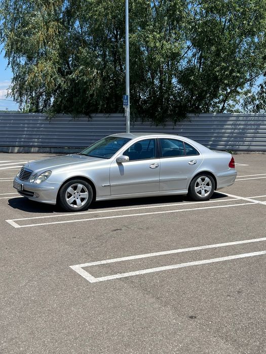 Mercedes w211  avangard 2005