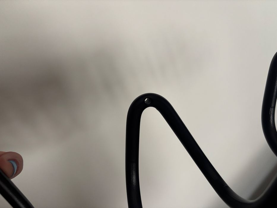 Метална артистична закачалка за дрехи 60см