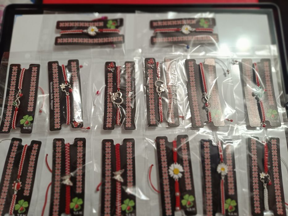 Мартеници ръчно изплетени