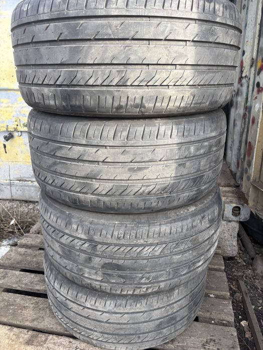 Продам комплект шин 275/40 R20