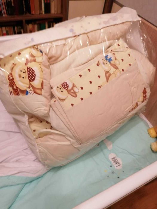 бебешко легло с люлеещ се маханизъм и колела