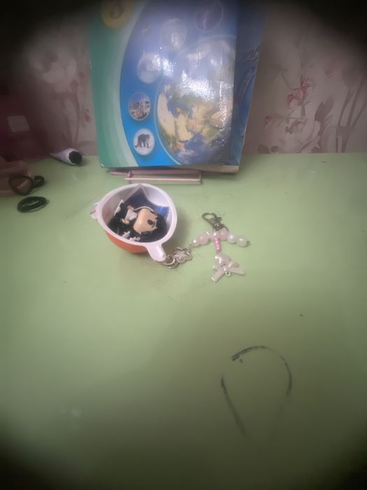 Фигурка осд ( очень странные дела) и брелок