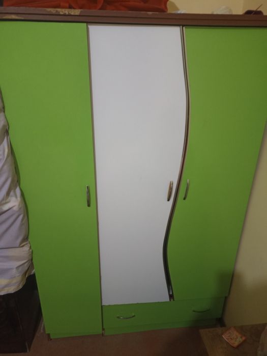 Детский крават и шкаф мебель