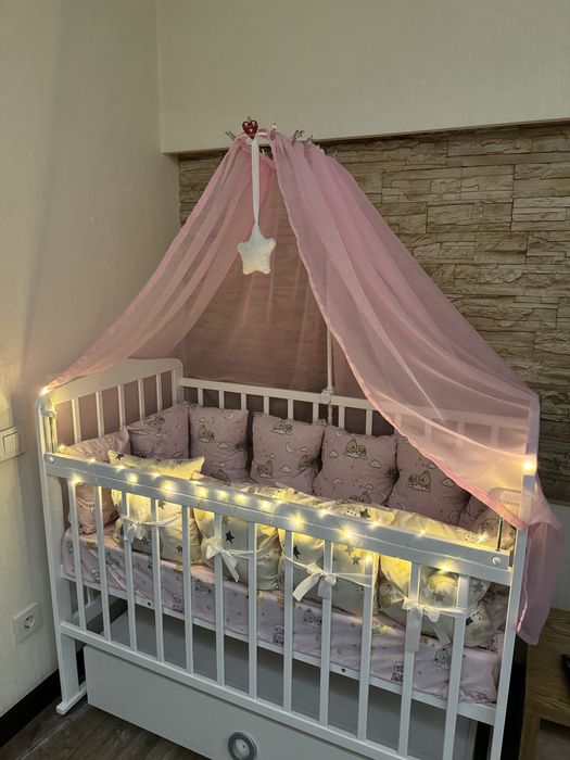 Детская кровать с полным комлектом! Матрас и бортики-подушки, балдахин