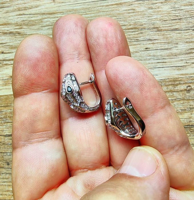 Обеци със змийски глави - Serpenti Earrings на Bvlgari инкрустирани с циркониеви камъни