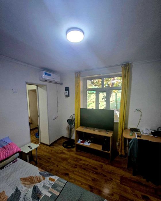 Паркентский 1 сотка 3 комнаты,без вьезда ,рядом стоянка,место отличное