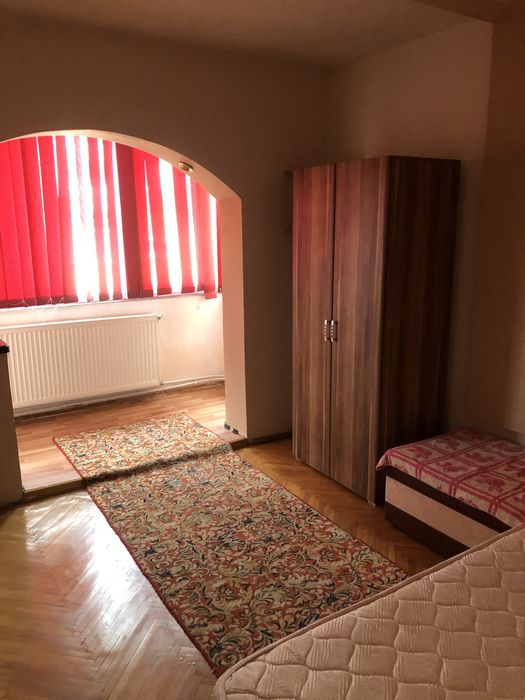 Persoana fizica inchiriez apartament cu 3 camere in Valea Aurie