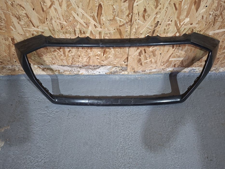 Grila radiator ornament Audi RSQ8 carbon cu defect an 2019-2023