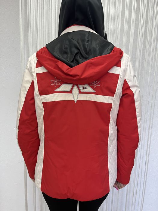 Дамско скиорско яке,стилно и ефектно!