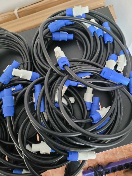 Cabluri de conectica pentru lumini