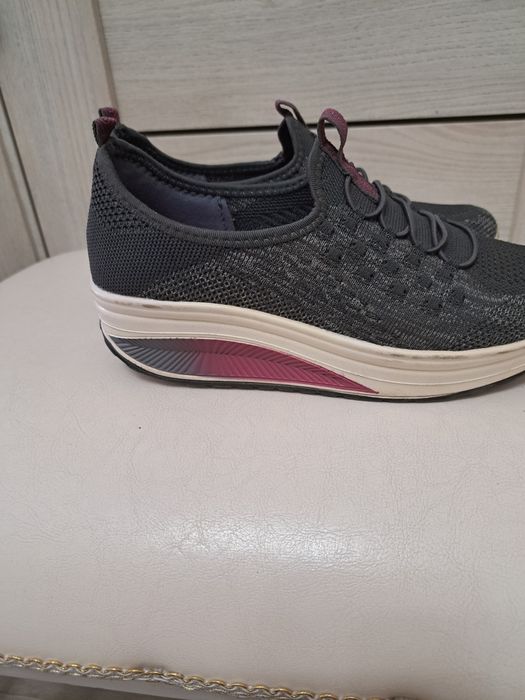 Продам новый  летний обувь