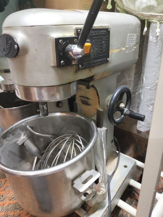Продам миксер тестомес