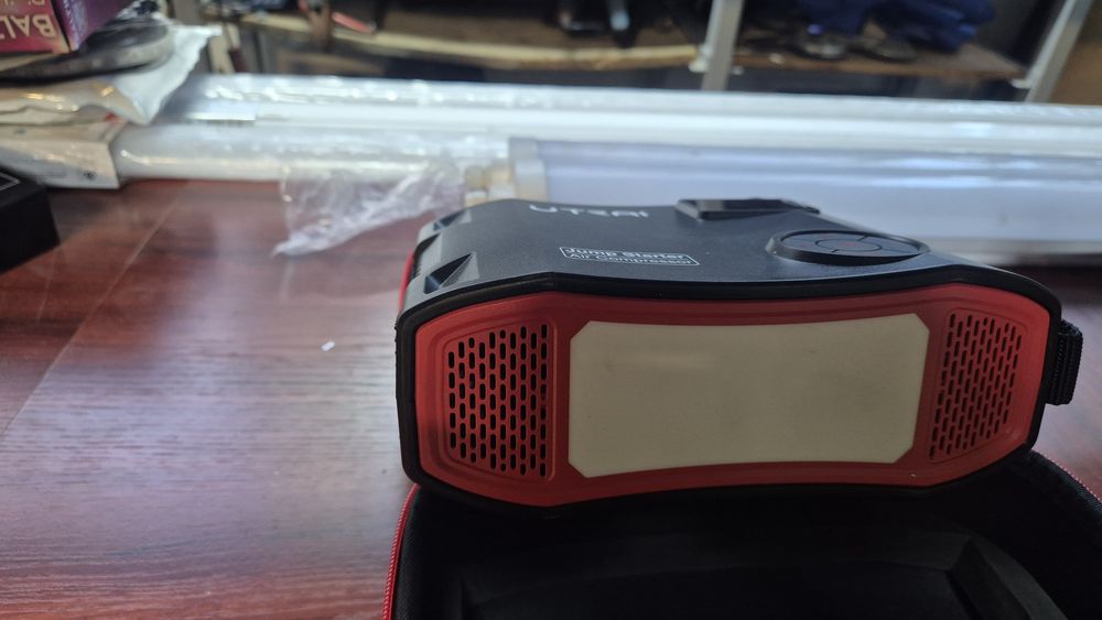 Голям Jump Starter Стартов бустер за автомобили с вграден компресор и лед фенер