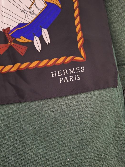 Vând eșarfă Hermes